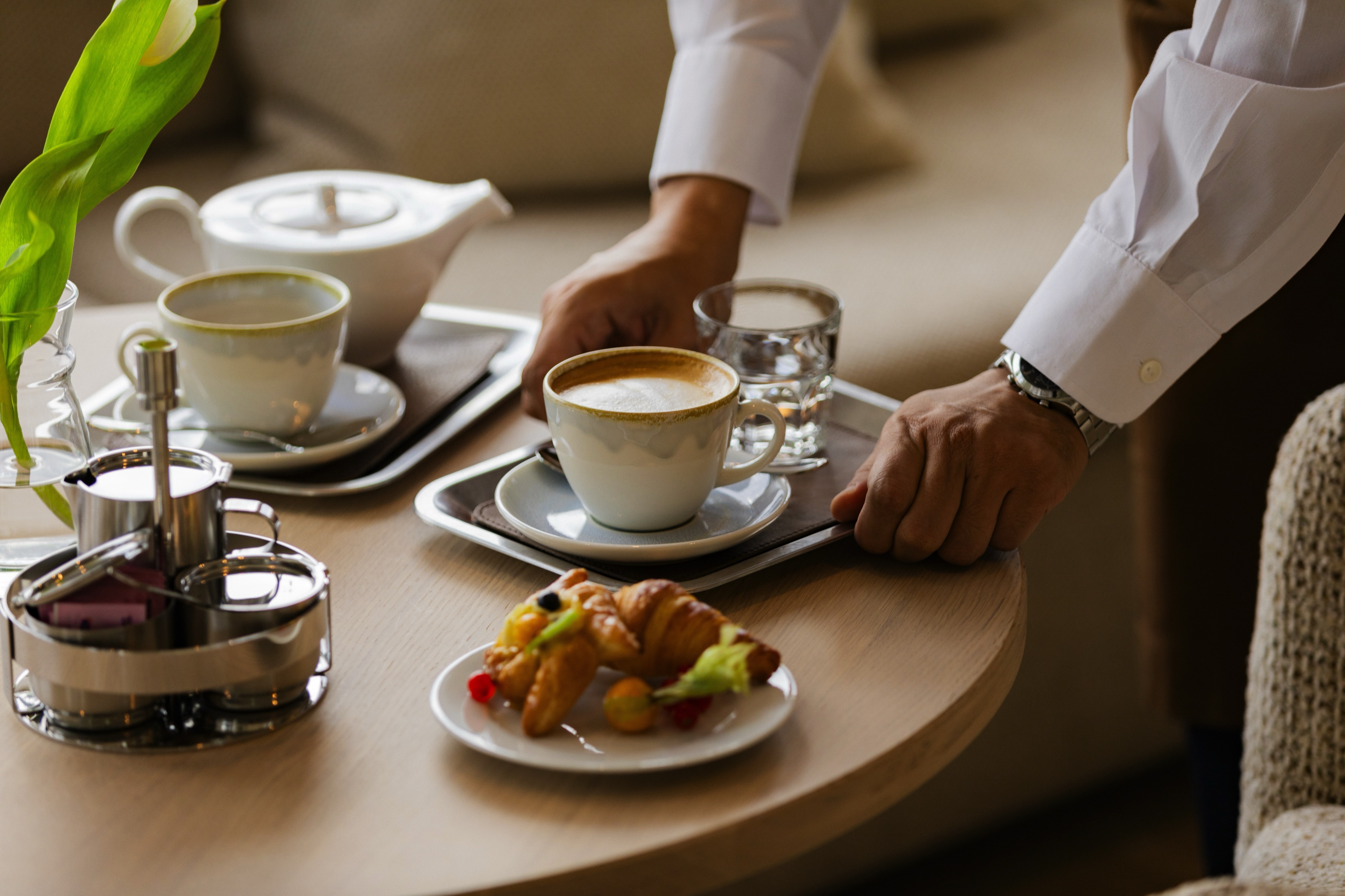 APT Solara - The Salon